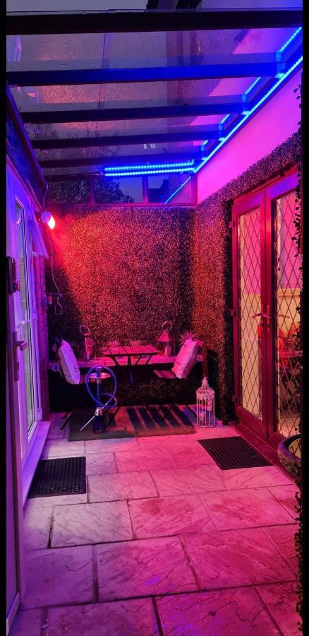 Apartment With Private Hot Tub, Sauna, Ice Bath, Gym Rainham  Eksteriør bilde