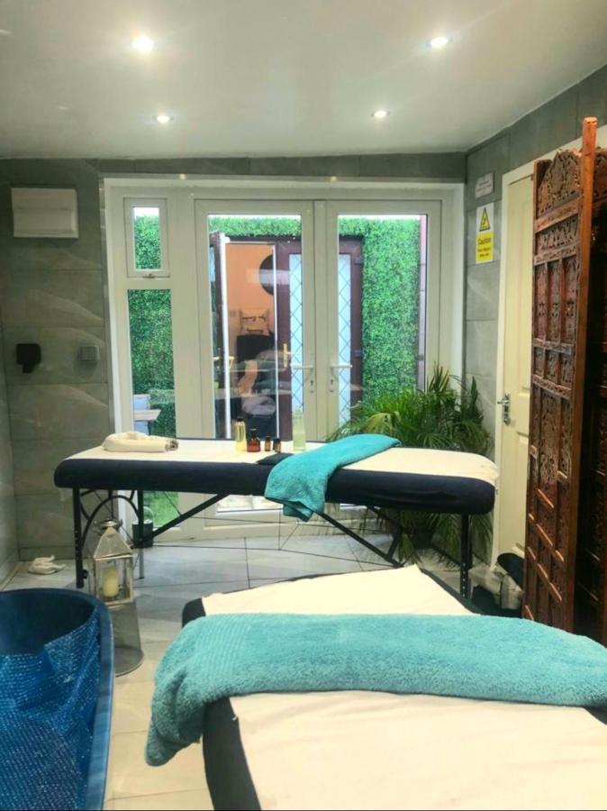 Apartment With Private Hot Tub, Sauna, Ice Bath, Gym Rainham  Eksteriør bilde