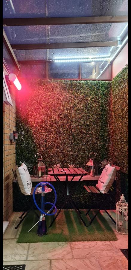 Apartment With Private Hot Tub, Sauna, Ice Bath, Gym Rainham  Eksteriør bilde