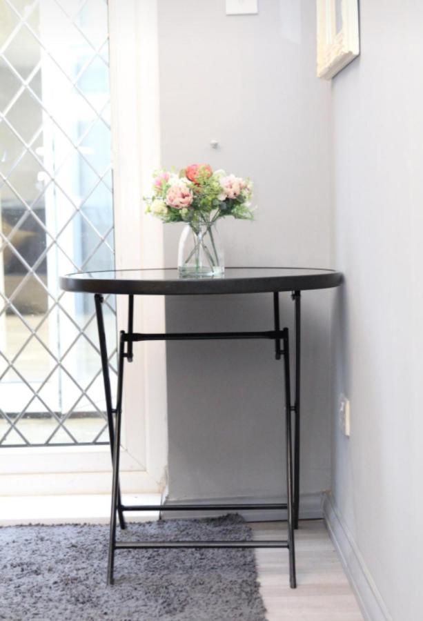 Apartment With Private Hot Tub, Sauna, Ice Bath, Gym Rainham  Eksteriør bilde