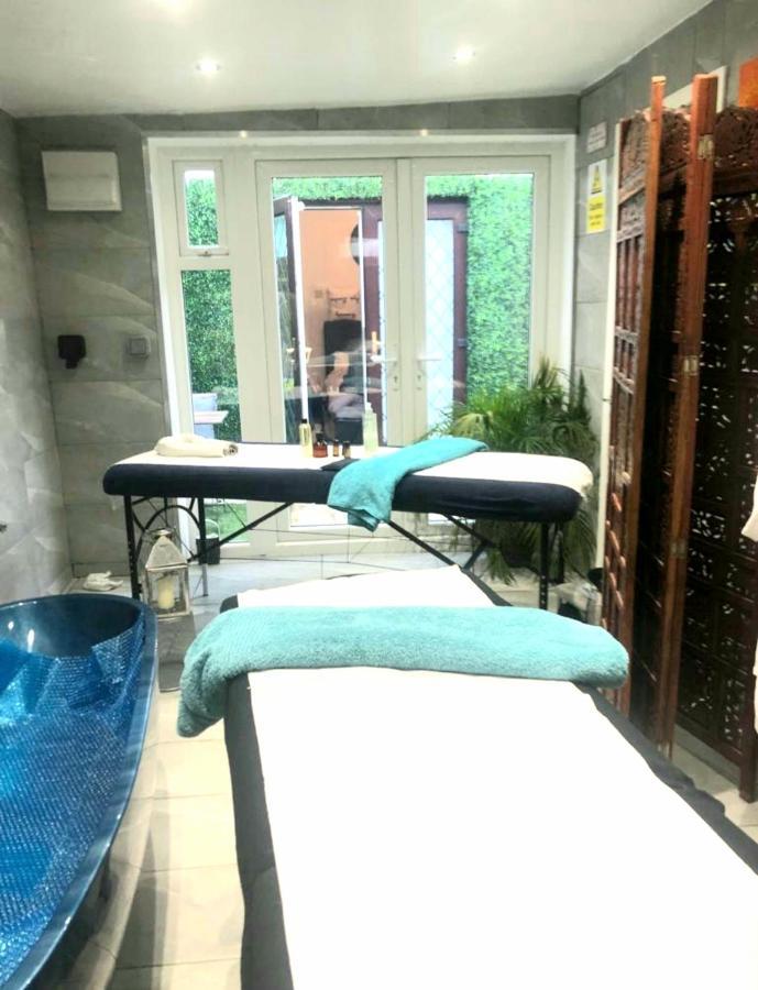 Apartment With Private Hot Tub, Sauna, Ice Bath, Gym Rainham  Eksteriør bilde
